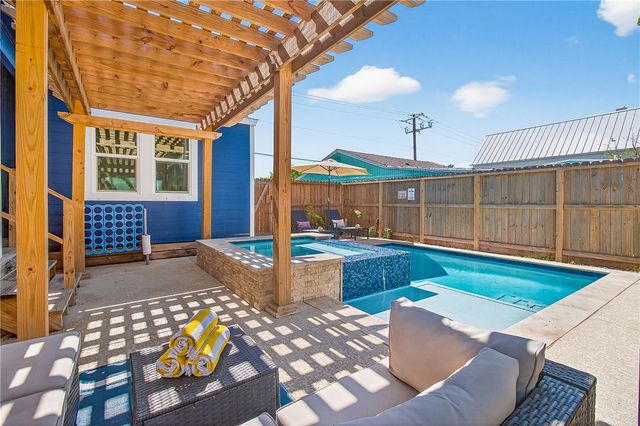 206 S Station St, Port Aransas, TX 78373