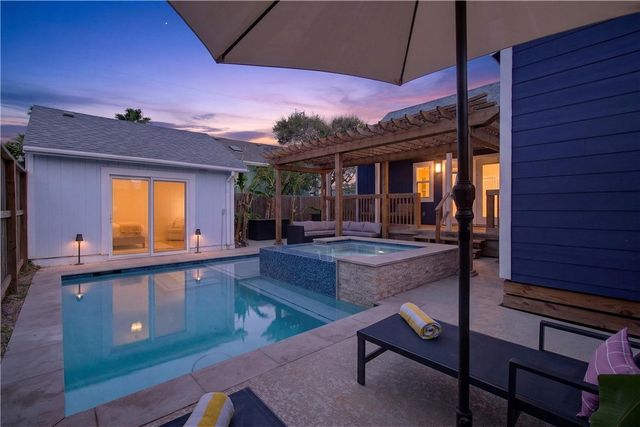 206 S Station St, Port Aransas, TX 78373