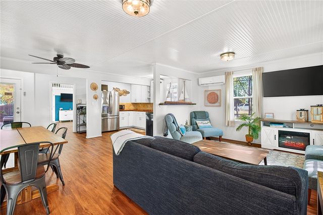 206 S Station St, Port Aransas, TX 78373