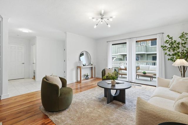 537 E McKinley Avenue B, Sunnyvale, CA 94086