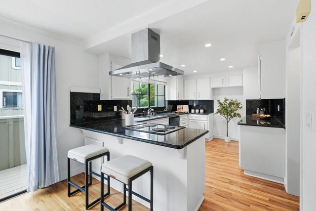 537 E McKinley Avenue B, Sunnyvale, CA 94086