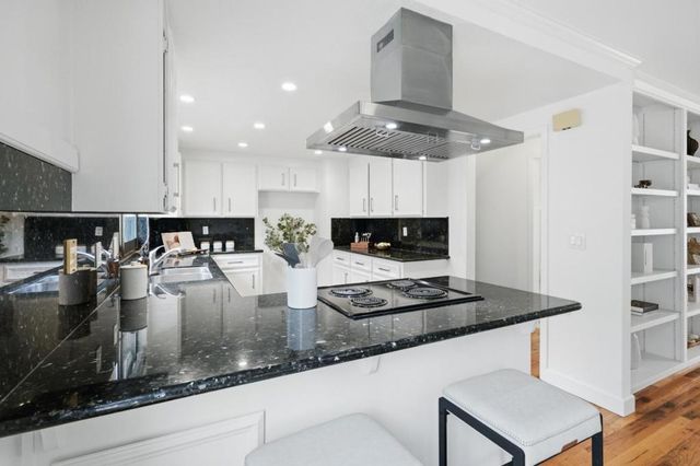 537 E McKinley Avenue B, Sunnyvale, CA 94086