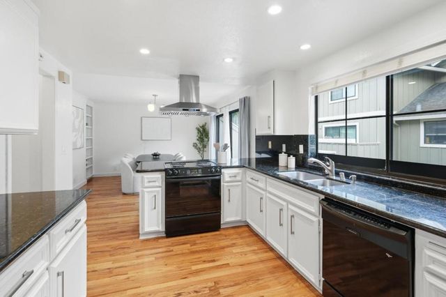 537 E McKinley Avenue B, Sunnyvale, CA 94086