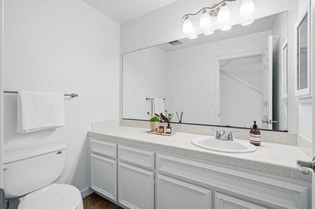 537 E McKinley Avenue B, Sunnyvale, CA 94086