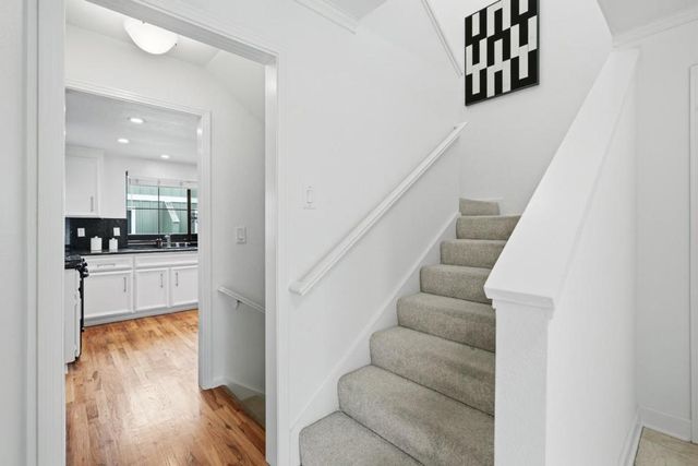 537 E McKinley Avenue B, Sunnyvale, CA 94086