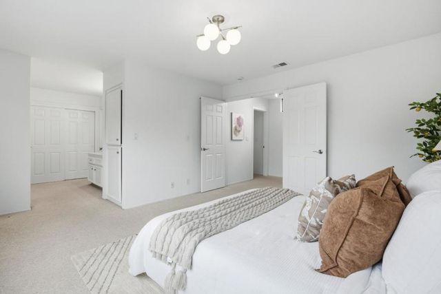 537 E McKinley Avenue B, Sunnyvale, CA 94086