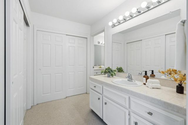 537 E McKinley Avenue B, Sunnyvale, CA 94086
