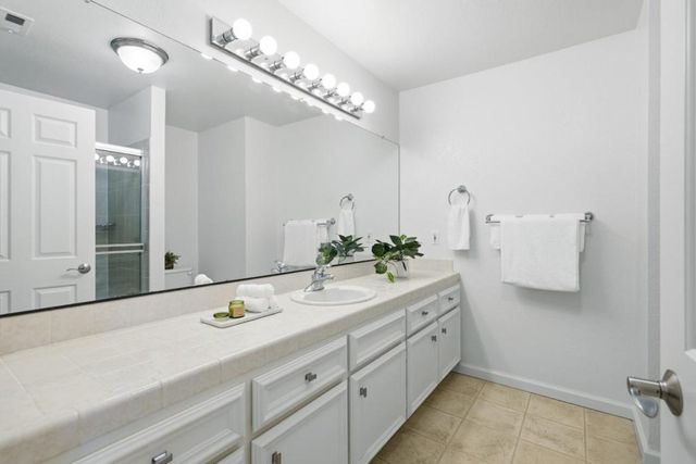537 E McKinley Avenue B, Sunnyvale, CA 94086