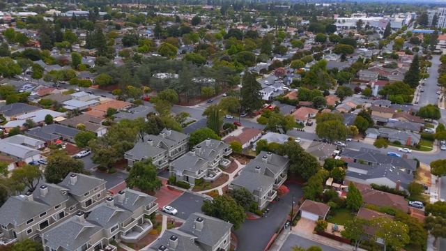 537 E McKinley Avenue B, Sunnyvale, CA 94086