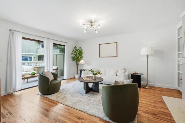 537 E McKinley Avenue B, Sunnyvale, CA 94086