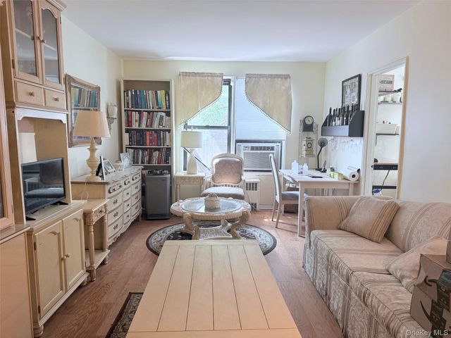 83-05 98 Street 5N, Woodhaven, NY 11421