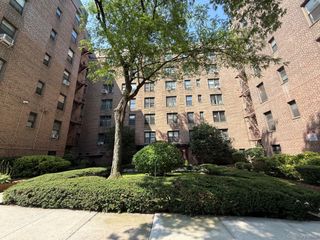 83-05 98 Street 5N, Woodhaven, NY 11421