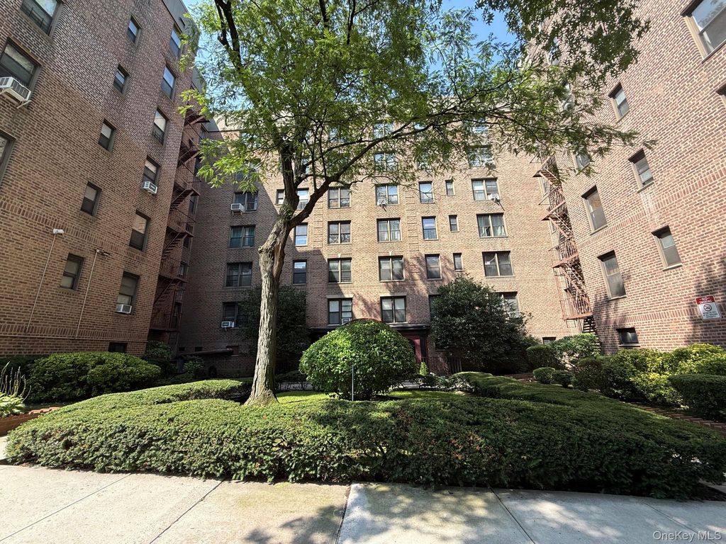 83-05 98 Street 5N, Woodhaven, NY 11421