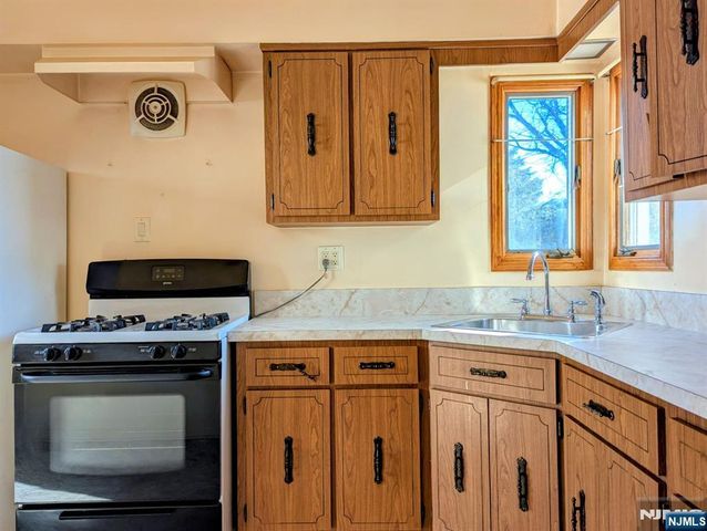 685 Grant Terrace, Teaneck, NJ 07666