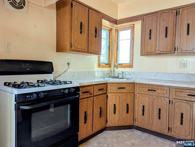 685 Grant Terrace, Teaneck, NJ 07666