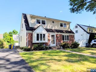 685 Grant Terrace, Teaneck, NJ 07666