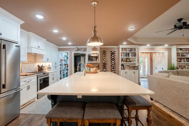 1 Robinwood Drive, Searcy, AR 72143