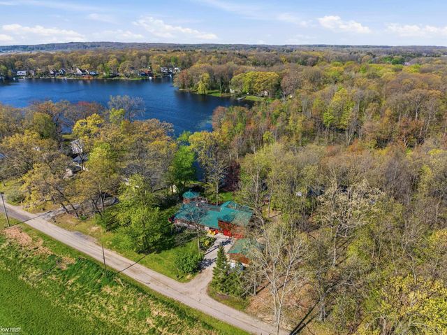7219 Big Trail Road, Holly, MI 48442