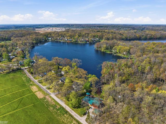 7219 Big Trail Road, Holly, MI 48442