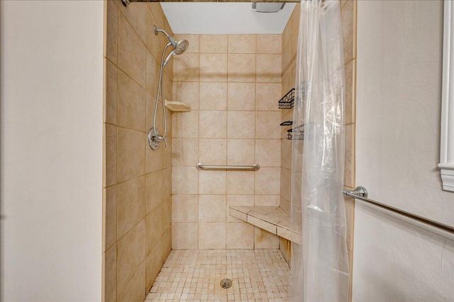 1602 Glenwood CIR, Roanoke, VA 24014