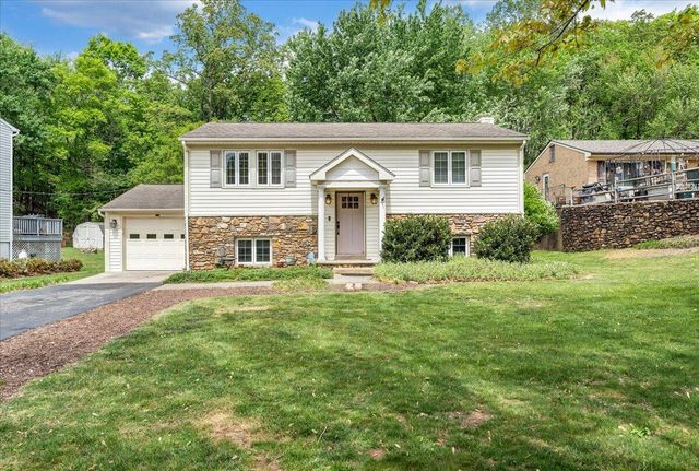 1602 Glenwood CIR, Roanoke, VA 24014