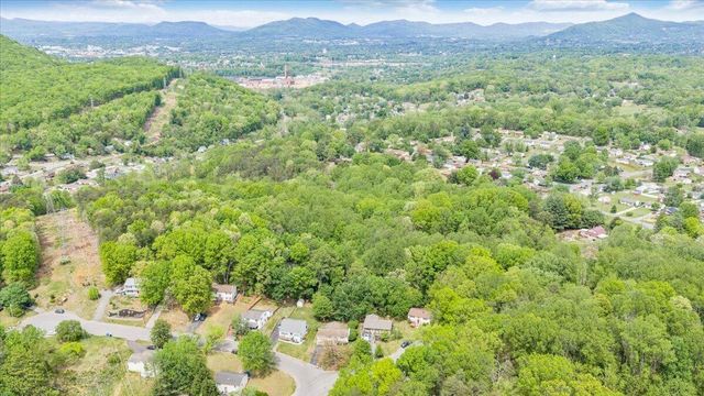 1602 Glenwood CIR, Roanoke, VA 24014
