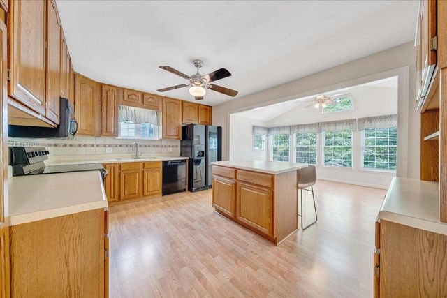 1602 Glenwood CIR, Roanoke, VA 24014