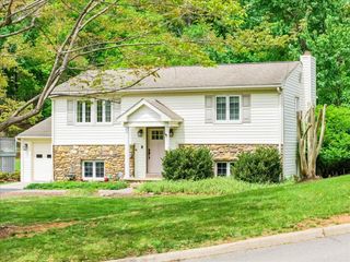 1602 Glenwood CIR, Roanoke, VA 24014