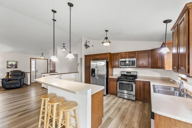 W1401 Stoney Brook COURT, Ixonia, WI 53036