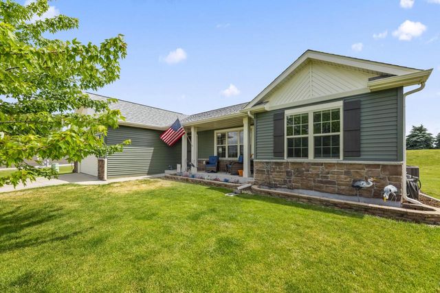 W1401 Stoney Brook COURT, Ixonia, WI 53036