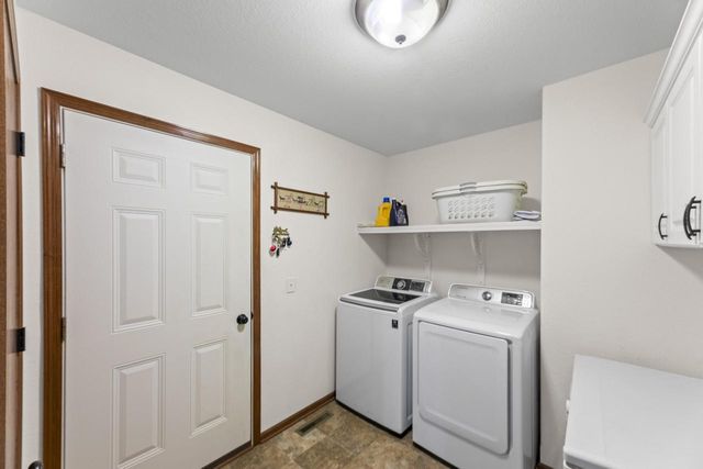 W1401 Stoney Brook COURT, Ixonia, WI 53036