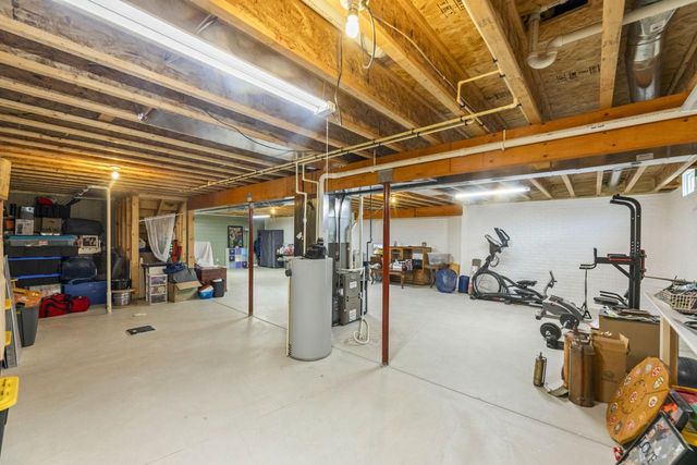 W1401 Stoney Brook COURT, Ixonia, WI 53036