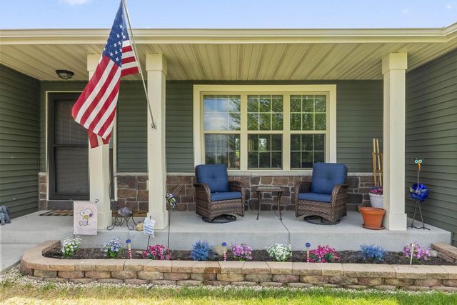 W1401 Stoney Brook COURT, Ixonia, WI 53036
