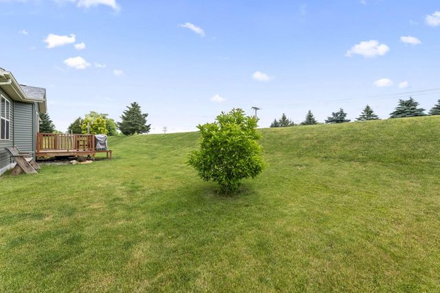W1401 Stoney Brook COURT, Ixonia, WI 53036