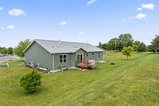 W1401 Stoney Brook COURT, Ixonia, WI 53036