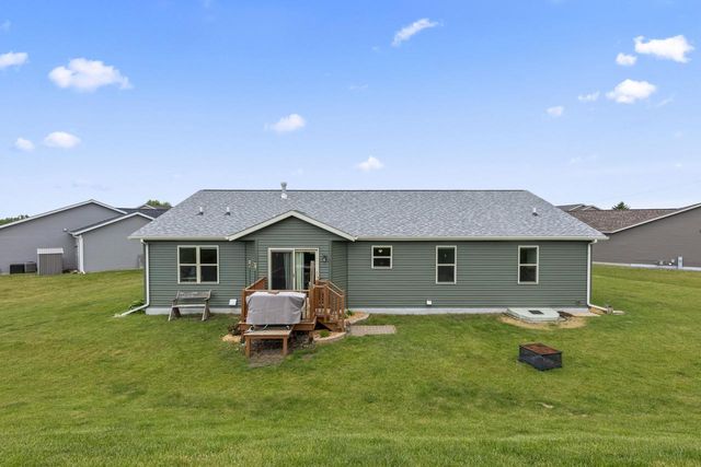 W1401 Stoney Brook COURT, Ixonia, WI 53036