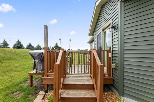 W1401 Stoney Brook COURT, Ixonia, WI 53036