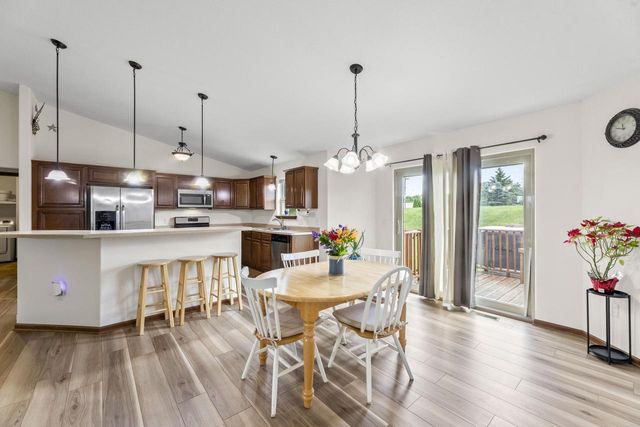 W1401 Stoney Brook COURT, Ixonia, WI 53036