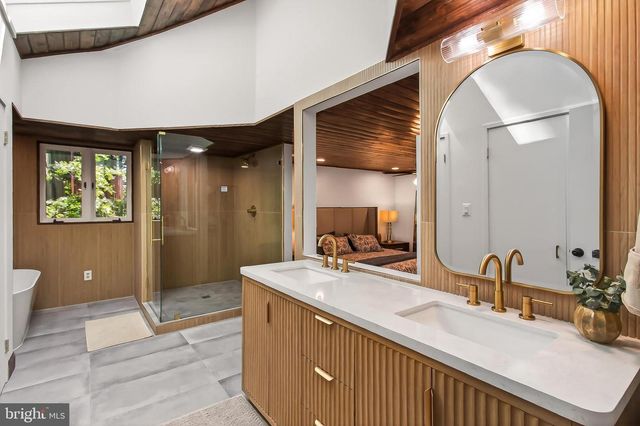2603 KLINGLE RD NW, Washington, DC 20008