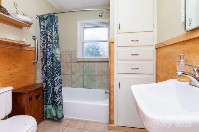 1115 Bee Tree Road, Swannanoa, NC 28778