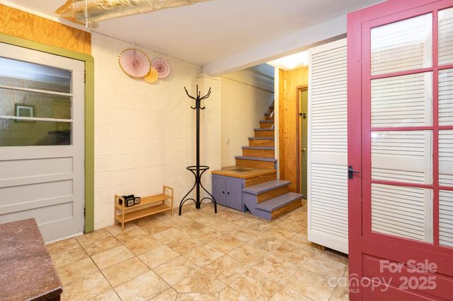 1115 Bee Tree Road, Swannanoa, NC 28778