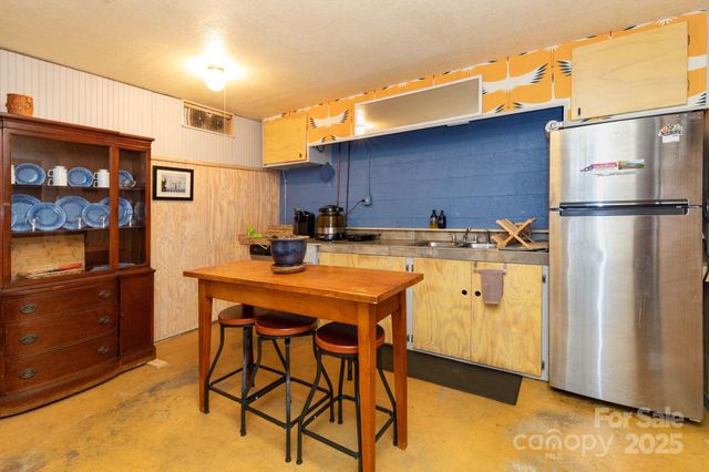 1115 Bee Tree Road, Swannanoa, NC 28778