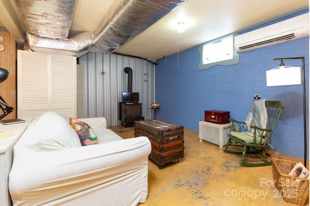 1115 Bee Tree Road, Swannanoa, NC 28778