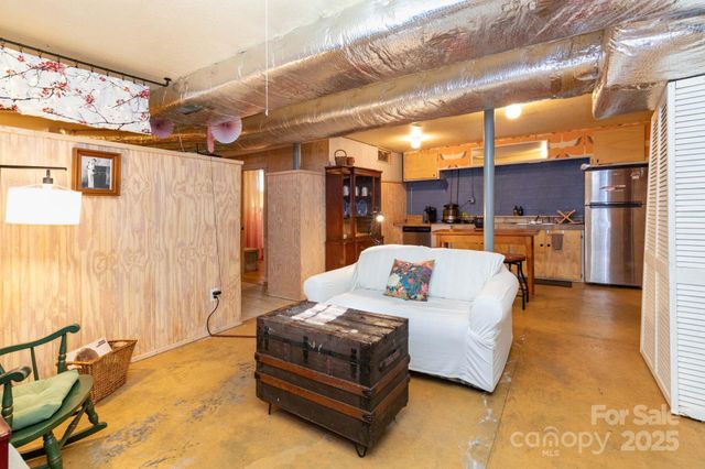 1115 Bee Tree Road, Swannanoa, NC 28778