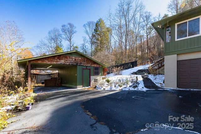 1115 Bee Tree Road, Swannanoa, NC 28778