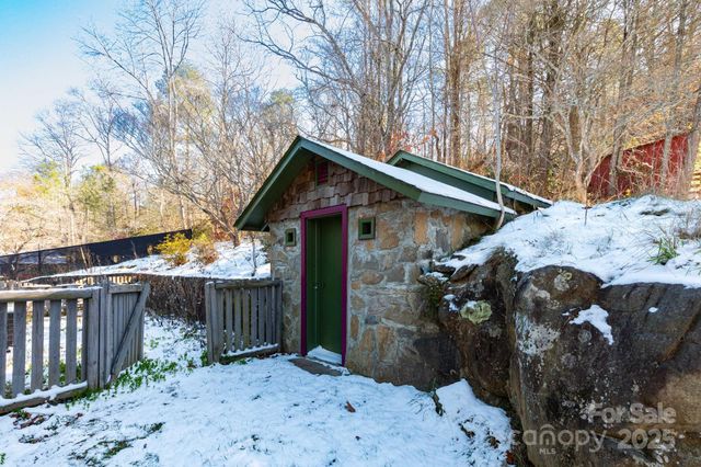 1115 Bee Tree Road, Swannanoa, NC 28778