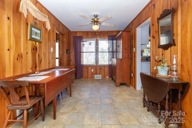 1115 Bee Tree Road, Swannanoa, NC 28778