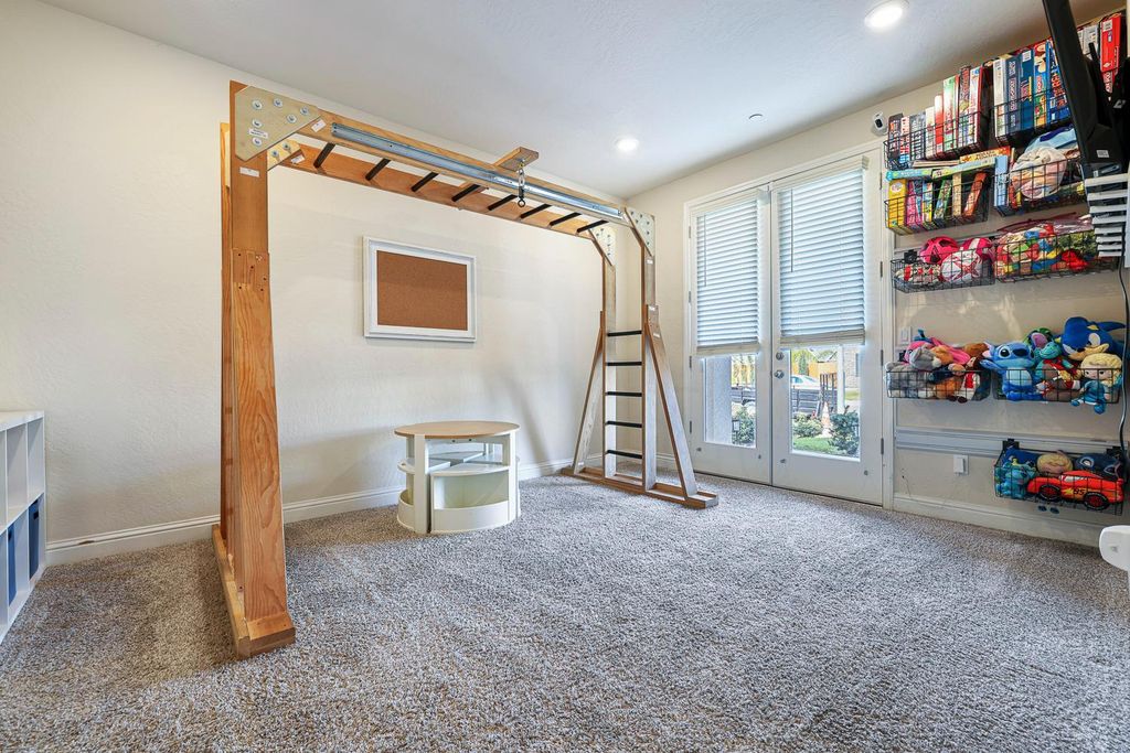 Image 10 of property listing at 6883 E Robinson Avenue, Fresno, CA 93727