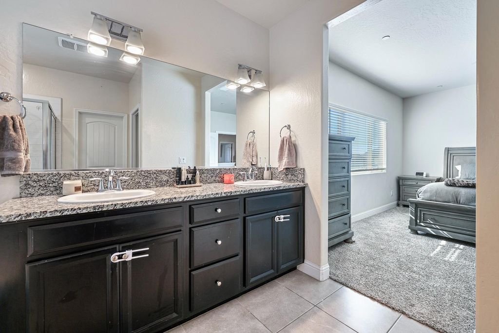 Image 16 of property listing at 6883 E Robinson Avenue, Fresno, CA 93727