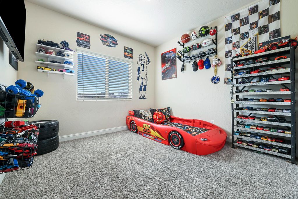 Image 18 of property listing at 6883 E Robinson Avenue, Fresno, CA 93727